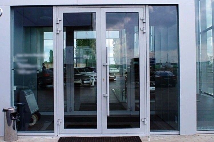 Як вибрати алюмінієві двері?