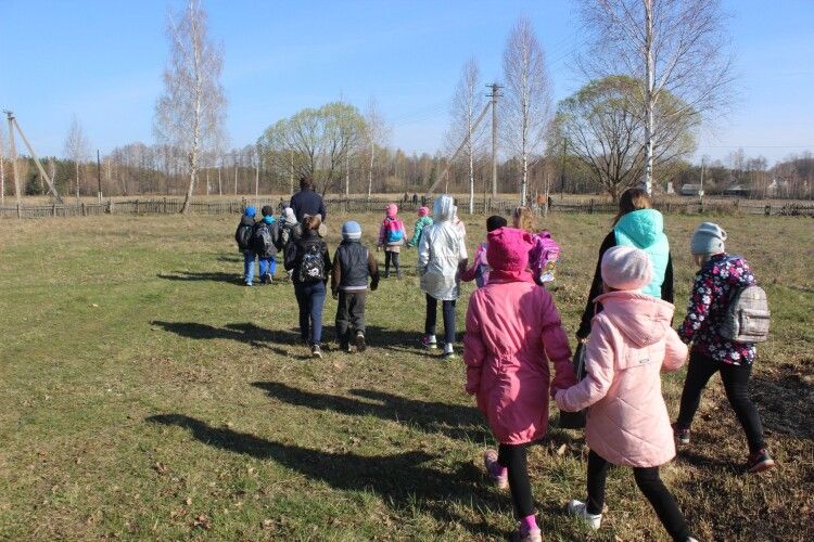 У Проході школярі взялися за руки і зробили планету чистішою (фото)