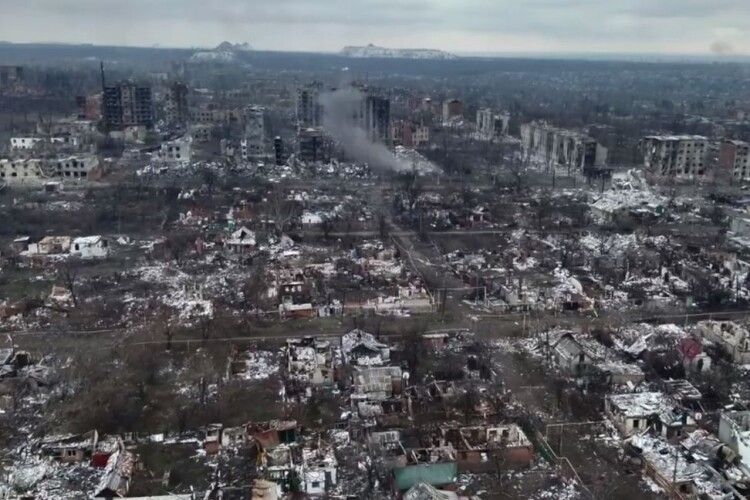 Волинська бригада показала з висоти пташиного польоту зруйнований Торецьк (Відео)