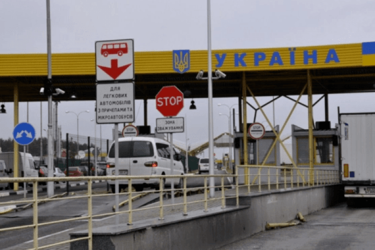 На Волині засудили підприємця, який тікав до Польщі з купленими документами