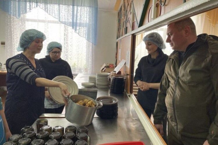 У Рожищі місцеві педагоги готують для переселенців