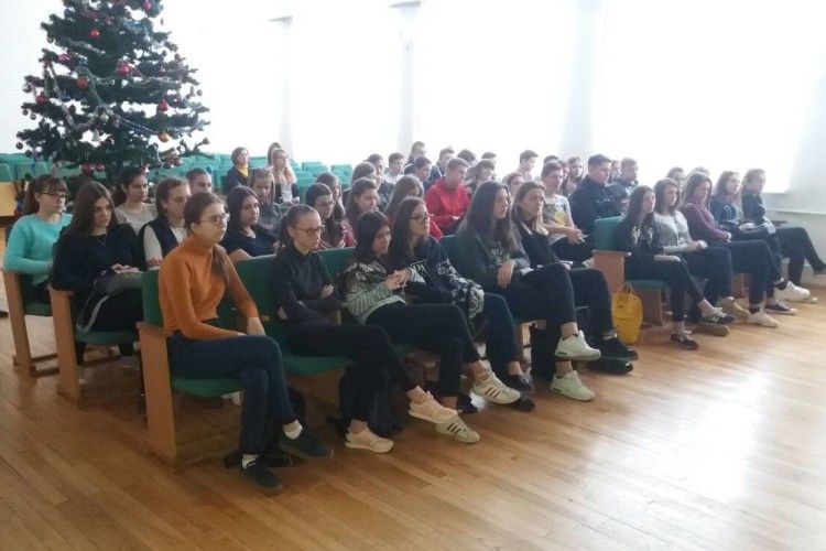 Прокурори у Нововолинську продовжують роз’яснювальну роботу серед підлітків