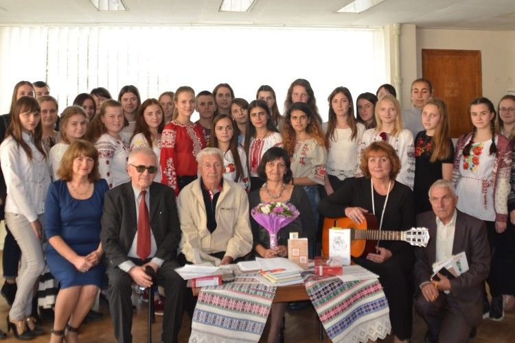 У Луцьку зустрілися митці, що люблять слово