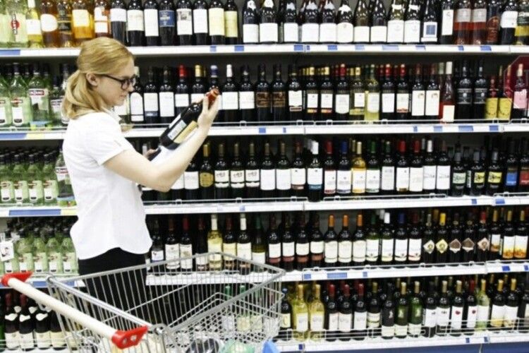  «Плюс» скромні 9%: скільки волинські громади заробляють на алкоголі