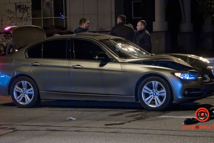 Перебігала дорогу: BMW на смерть збив дівчину (Відео, фото 18+)