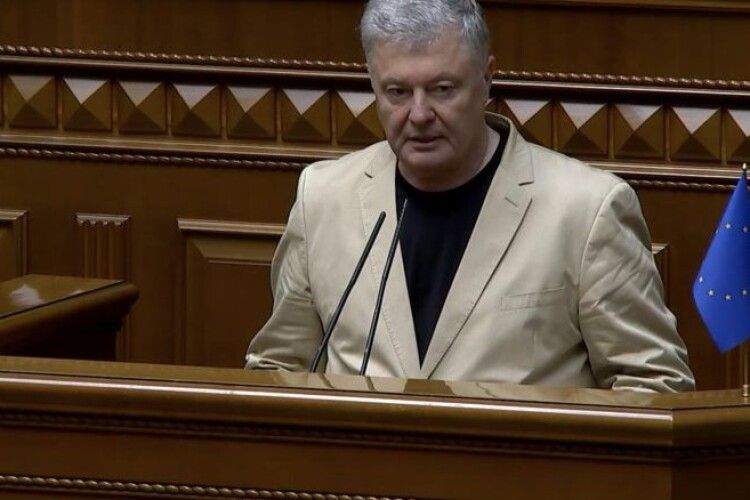 Порошенко з трибуни парламенту закликав до Дня Незалежності надати статус УБД всім воїнам, які захищають Україну