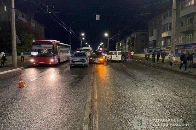 У Луцьку за принципом «доміно» зіткнулися сім автівок