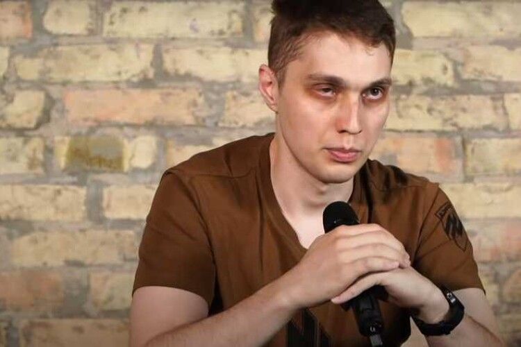 Встромляли голки в рани, катували водою, – захисник Маріуполя про полон і псевдолікування