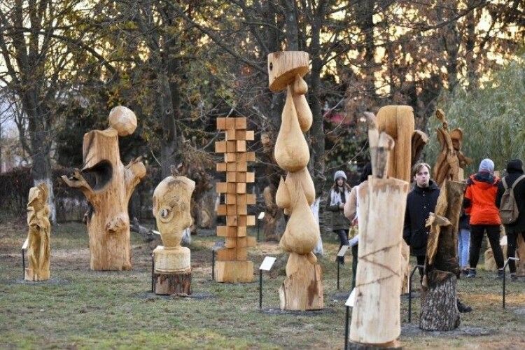 У Луцьку відкрили парк дерев’яних скульптур