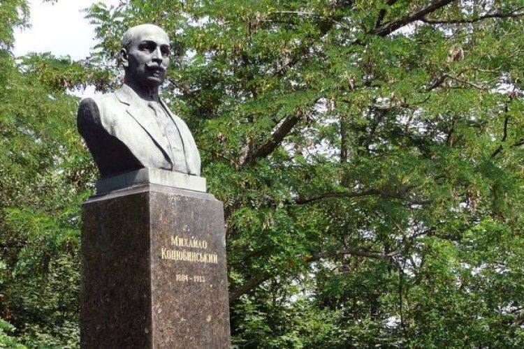 З могили українського письменника Коцюбинського викрали 100-кілограмове бронзове погруддя