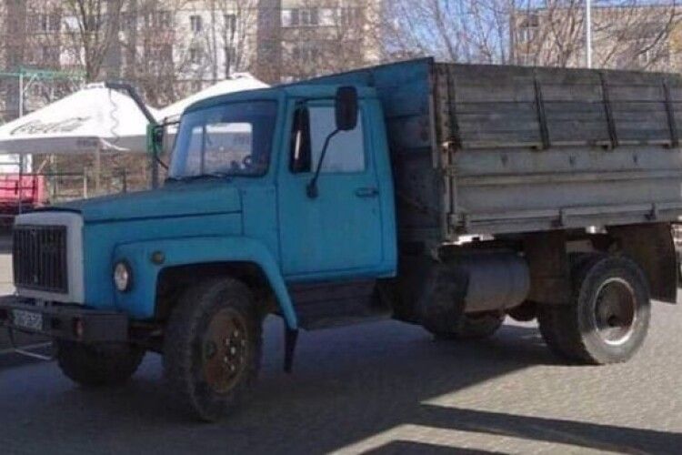 Рівнянка подарувала вантажівку покійного чоловіка захисникам України (Фото)