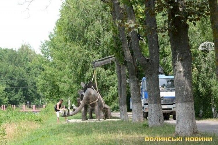 З ними точно треба зазнімкуватись: в Луцьку встановили нові пам'ятники екзотичних тварин (Фото)