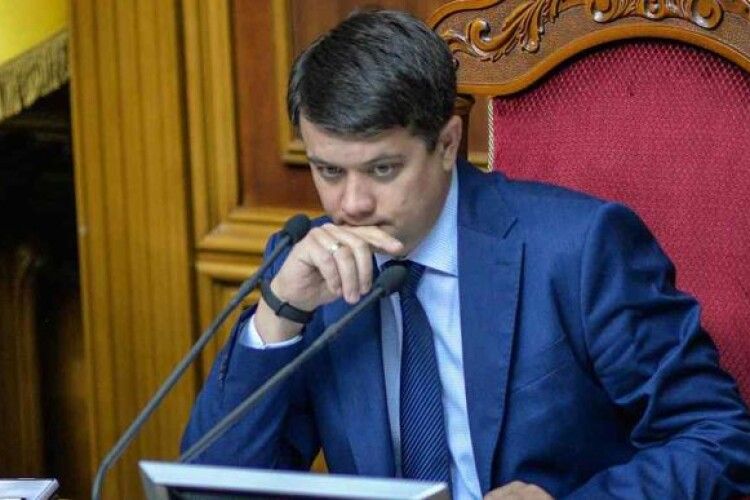 Голова Верховної Ради Разумков на вимогу опозиції скликає позачергове засідання парламенту