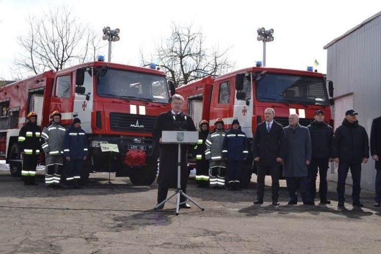 Президент Петро Порошенко передав нову техніку рятувальникам Рівненщини