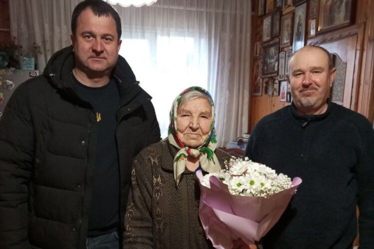 Господь подарував 9 внуків та 17 правнуків: на Волині привітали довгожительку