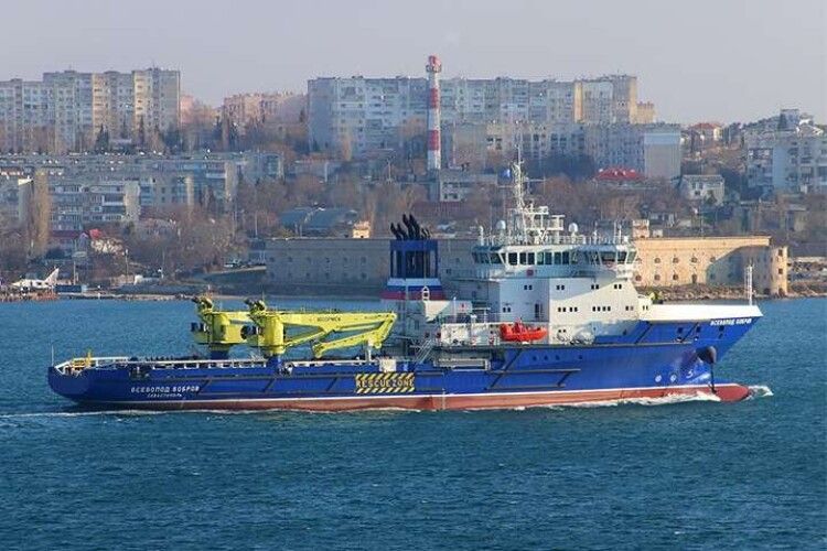У Чорному морі біля Одеси горить російський корабель 