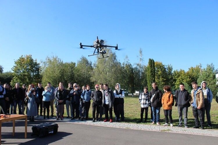 Волинським студентам показали, як працюють дрони