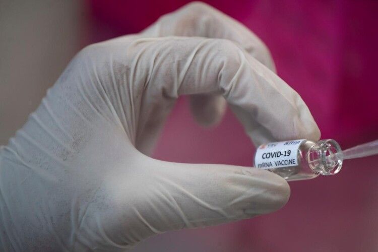 В першій половині 2021 року чотири мільйони українців будуть безплатно вакциновані від COVID-19