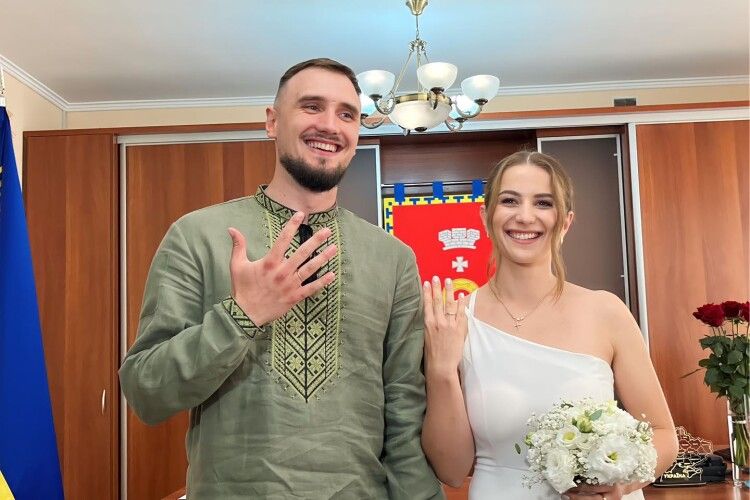 Чому закохані стали на рушничок щастя у… кабінеті мера Ковеля (Фото)