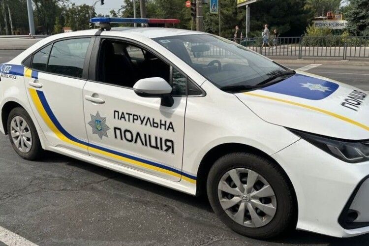 У Луцьку патрульні витягли водія з халепи (Відео)
