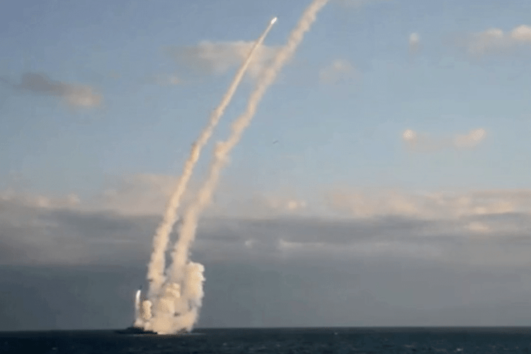 У Росії показали, як з кораблів запускали ракети по Україні (Відео)