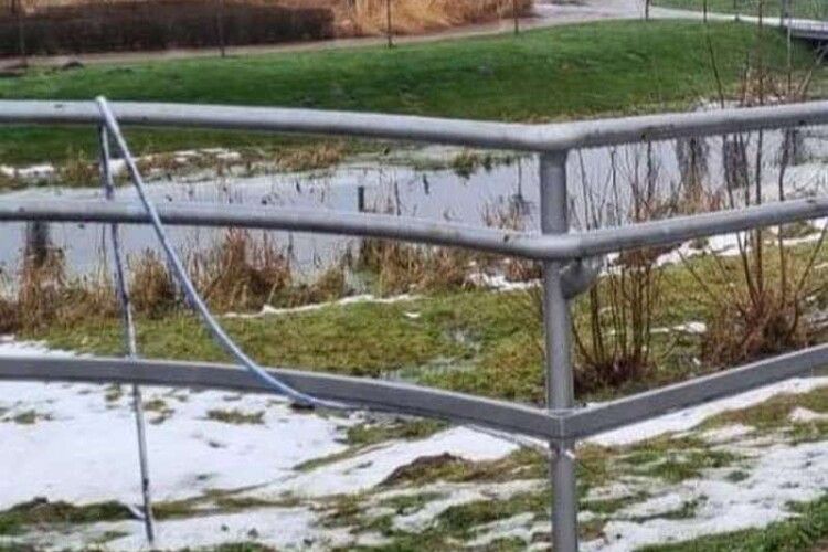 У Володимирі вандали понищили освітлення в парку відпочинку «Риловиця» 