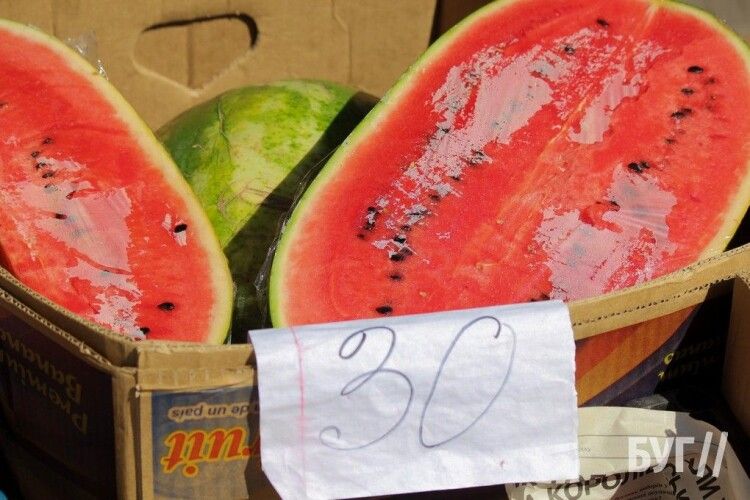 Літо без херсонських кавунів: чию ягоду продають на волинських ринках 