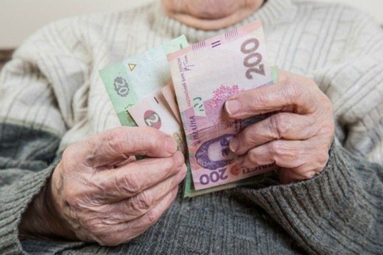 Пенсіонерка на Рівненщині віддала незнайомцю 200 доларів