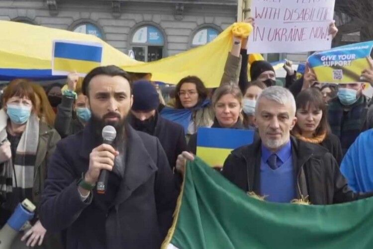 Мочіть окупантів: син експрезидента Ічкерії Масхадов підтримав Україну (Відео)