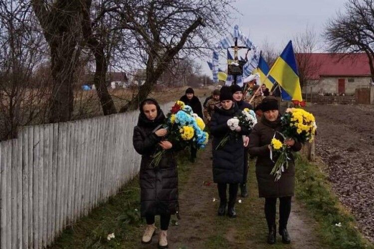 На Рівненщині попрощалися з молодим військовим, який помер у госпіталі від тяжкого поранення