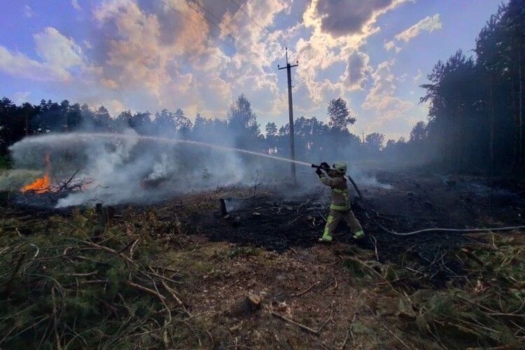 У Луцькому районі зайнялася трава