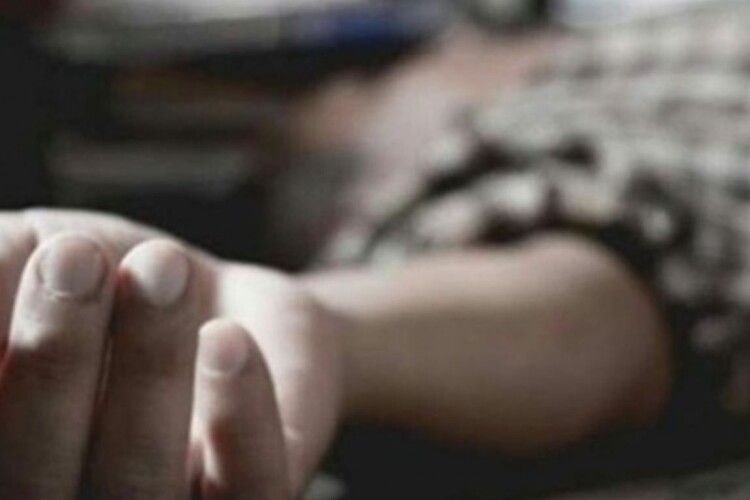 Момент трагедії потрапив на камеру: посеред дороги померла дівчина