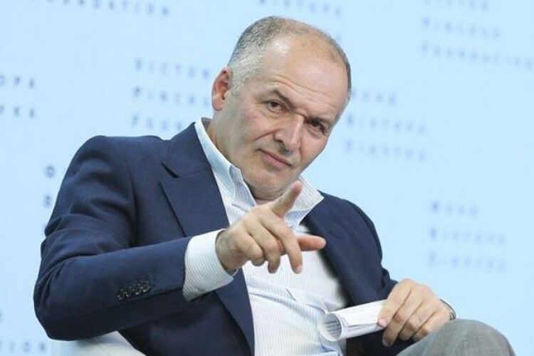 У мережі показали розкішний особняк Пінчука, який виїхав за кордон (Відео)