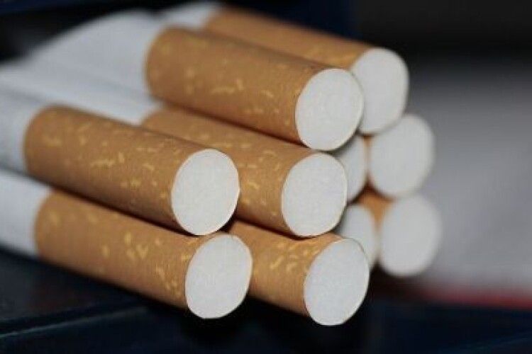 Волинянка в паливному баку везла через кордон майже пів тисячі пачок цигарок
