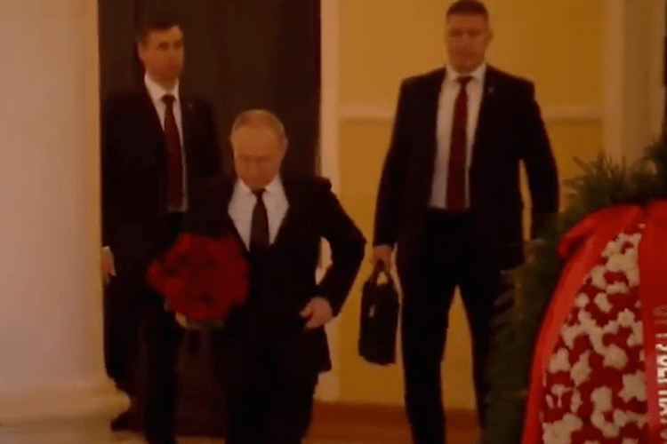Охоронця путіна, який носив ядерну валізку, знайшли застреленим на кухні
