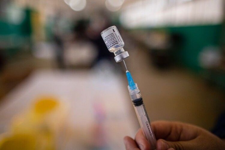 Сьогодні на Волинь привезуть вакцину Pfizer