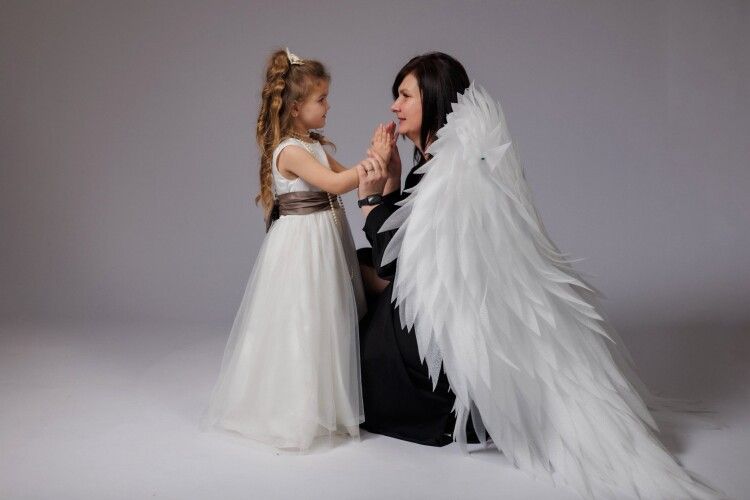 У місті на Волині мами й дружини загиблих воїнів стали моделями у зворушливому проєкті (Фото)