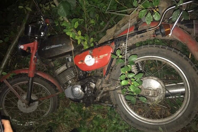 Машина збила мотоцикліста: на Волині водій з Луганщини утік з місця ДТП