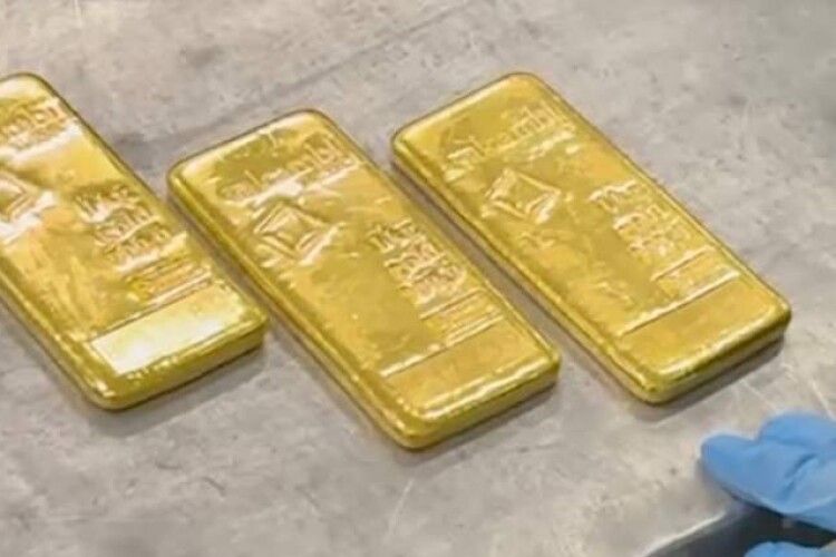 На кордоні з Львівщиною в українки вилучили золоті злитки