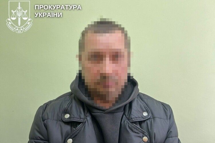 На Рівненщині чоловік надсилав порнографію доньці та її подрузі