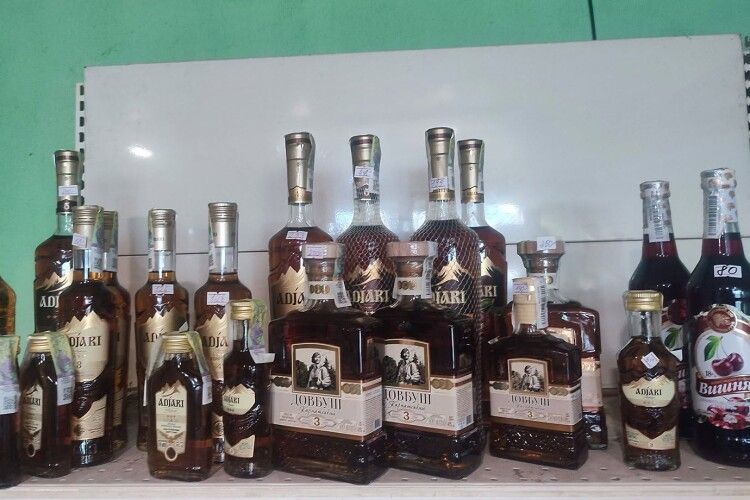 Понад 300 пляшок без ліцензії: на Волині викрили незаконний продаж алкоголю