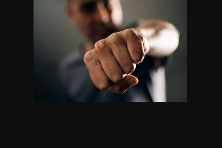 На Волині багатодітний батько приревнував дружину – і розпустив кулаки