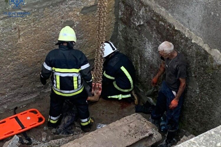 На Волині на людей впала бетонна плита – один чоловік загинув
