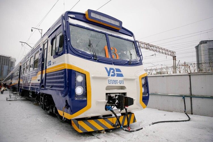 «Укрзалізниця» призупинила продаж квитків на рейси після 21 січня