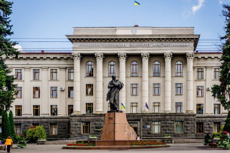 В ТОП-100 кращих вишів України є один волинський