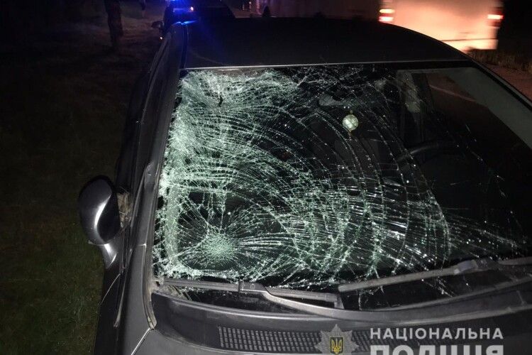 За годину під колеса автомобілів потрапили двоє п'яних жителів Рівненщини