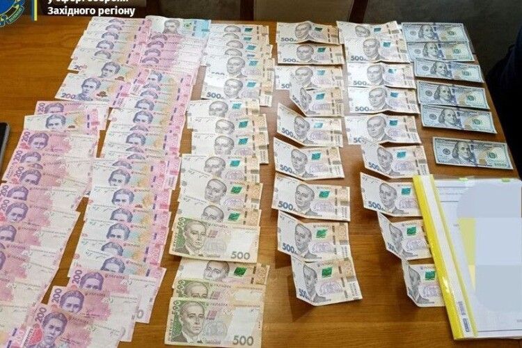 У Рівному привласнили майже пів мільйона гривень на ремонті казарми: підозрюють начальника КЕВ та двох його спільників (Фото)
