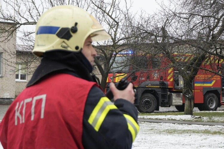 Луцькі рятувальники провели пожежно-тактичні навчання (Фото)