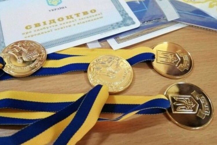 Свідоцтво з відзнакою замість медалі: нові правила для випускників 2025 року