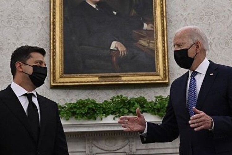 Сьогодні Зеленський говоритиме з Байденом: повідомили час  